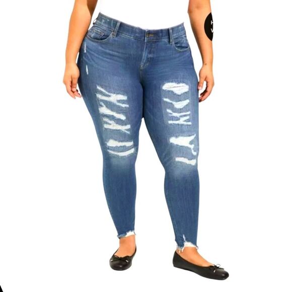 TORRID Bombshell Skinny distructed Plus Size Skinny Jeans SIZE 18 Short Length. - Picture 3 of 16